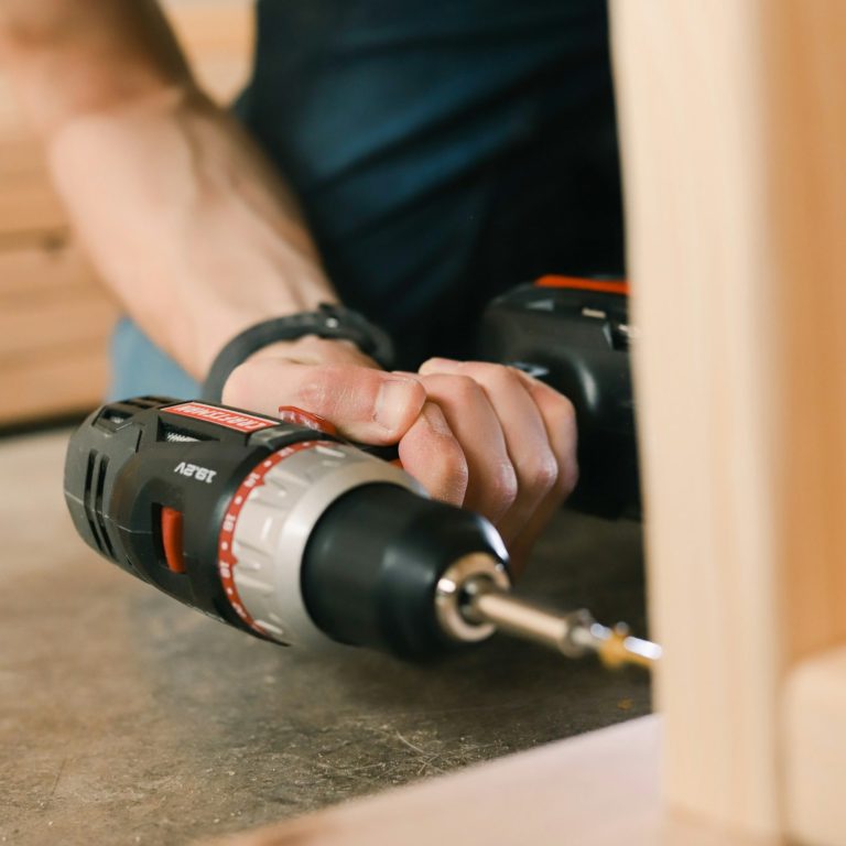 Hausmeisterservice Nürtingen – Kleinreparatur mit Akkuschrauber