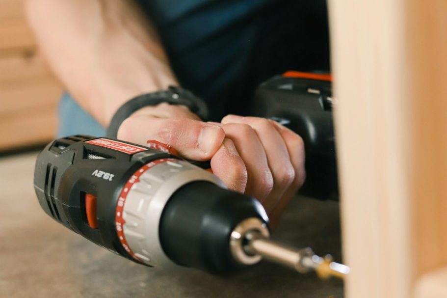 Hausmeisterservice Nürtingen – Kleinreparatur mit Akkuschrauber