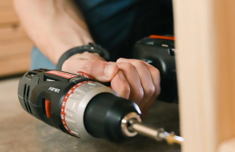 Hausmeisterservice Nürtingen – Kleinreparatur mit Akkuschrauber